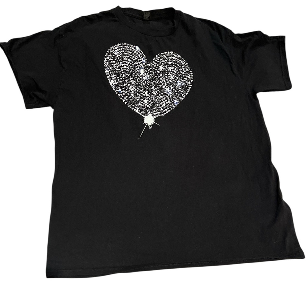 Gildan Women’s Heart Graphic Black Tee size medium